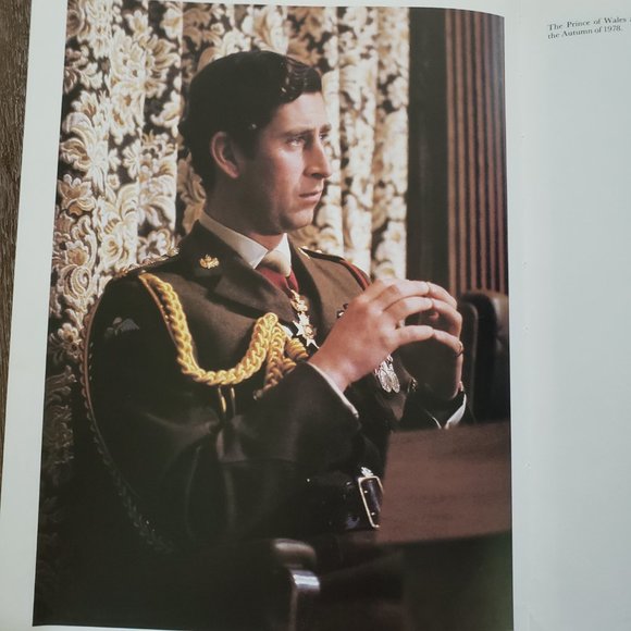 Debrett’s Book The Royal Wedding Official Souvenir Vintage Coffee Table Diana - Picture 13 of 16